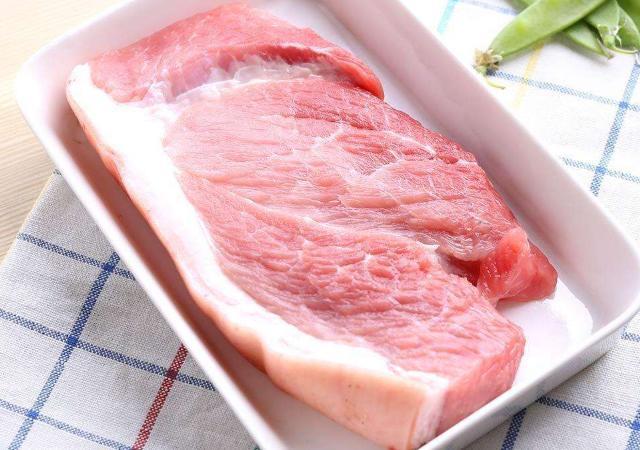 前槽肉其实就是指前腿肉,这是一块非常美味的肉.