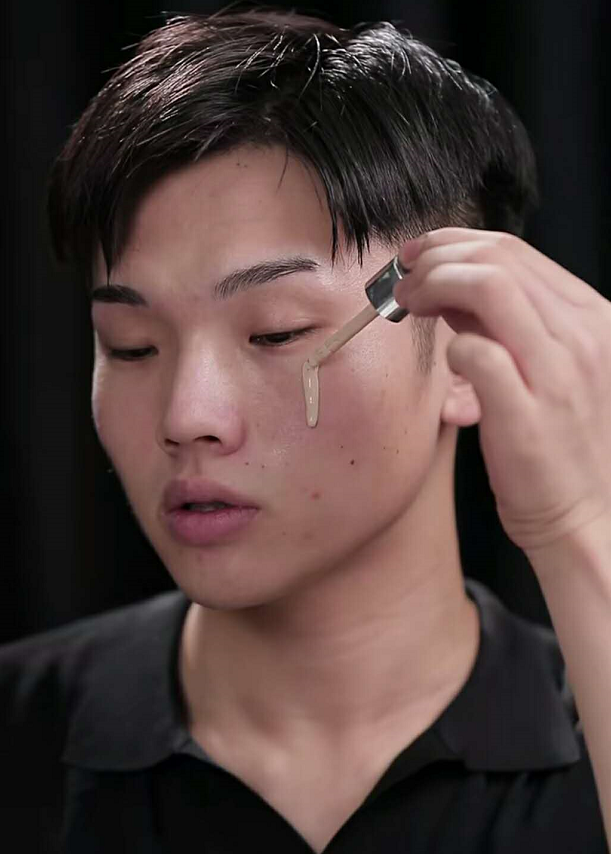小伙子仿妆奥黛丽赫本，开始：别是忽悠人，看到最后：这么大神吗？