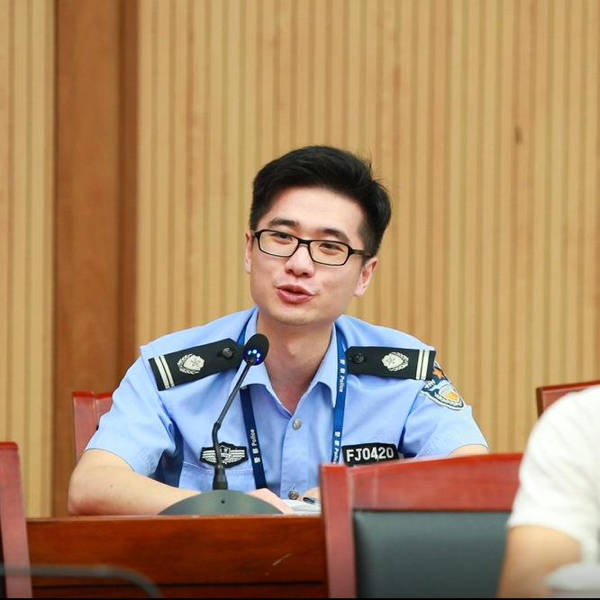 龙警官和粉丝见面啦!原来"龙警官"长这样