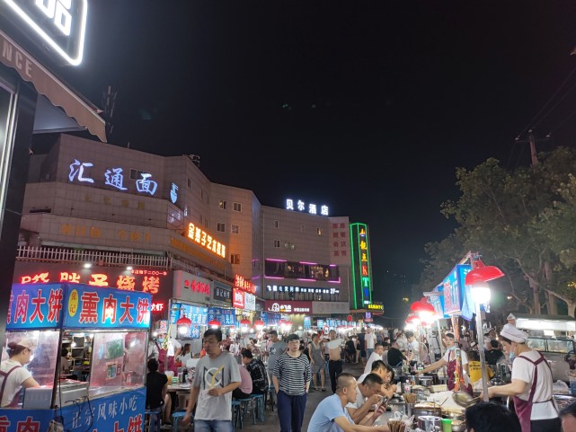 汇通面夜市摊