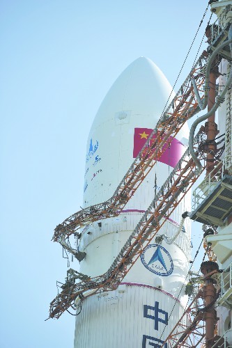 7月17日在中国文昌航天发射场拍摄的长征五号遥四运载火箭