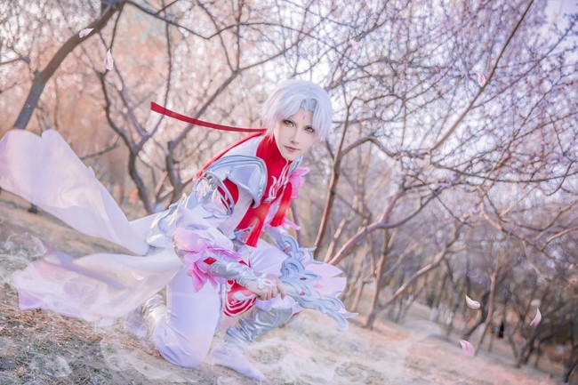 《王者荣耀》诸葛亮武陵仙君cosplay,花开十里不多,红颜一人正好