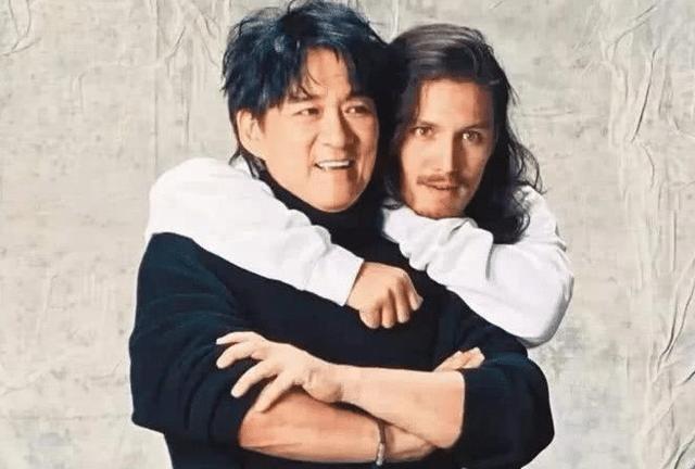 周华健藏了30年的儿子,混血儿子什么样呢,还参加过中国好声音!