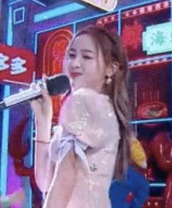 吴宣仪油腻，何洛洛李汶翰清爽，明星要怎么wink才好看？