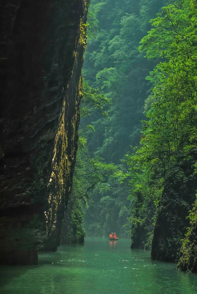 而这处仙境,就是恩施的鹤峰屏山峡谷.