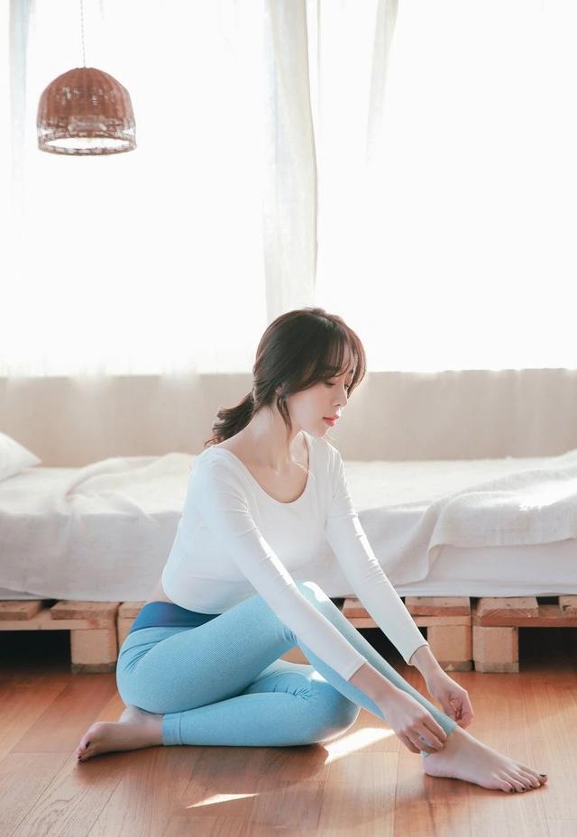 柔情似水，醇厚绵长，安静柔和的女孩，很美