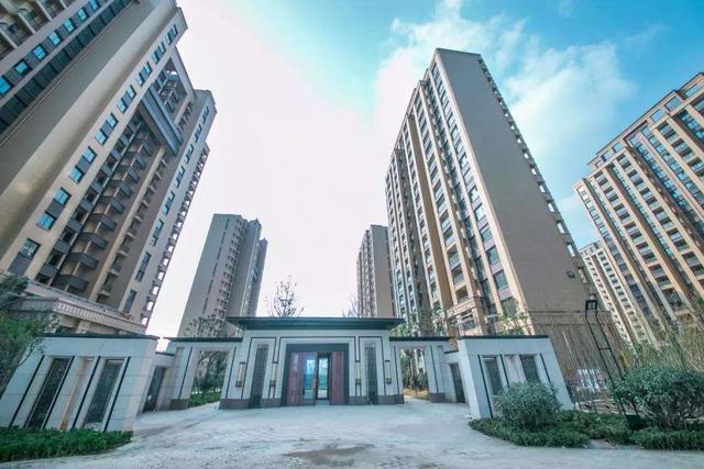 是谁在死撑着高房价？口口声声说房价会涨，实则3个现象瞒不住了