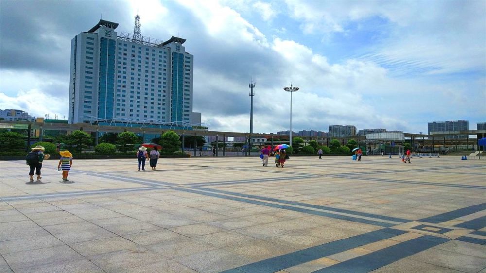 广西gdp赶超重庆_广西gdp排名2020