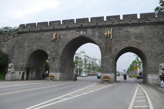 荆州教育比较发达,市区及下辖市县总共有11所省示范高中,让我们了解下