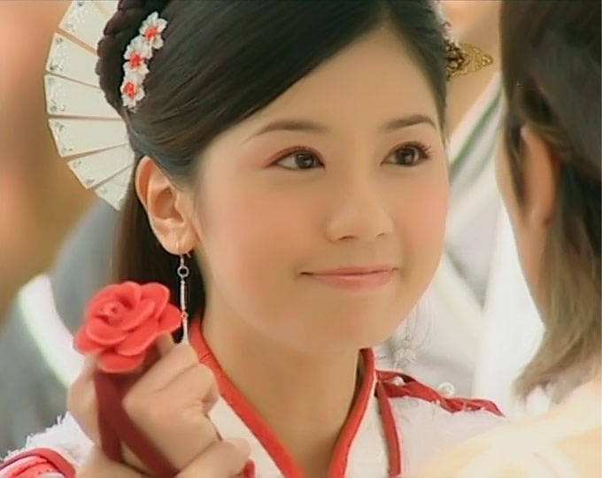为什么以前的古装剧口碑都很好?看看当年的发型,扇子