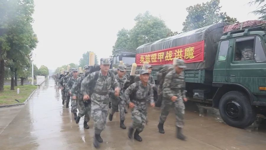出征!千余名官兵星夜驰援巢湖