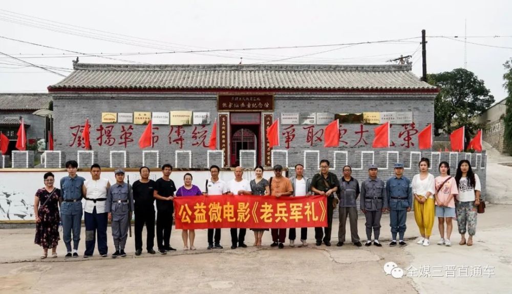 张洁详细了解了《老兵军礼》剧组生活情况和微电影拍摄进度,实地观摩