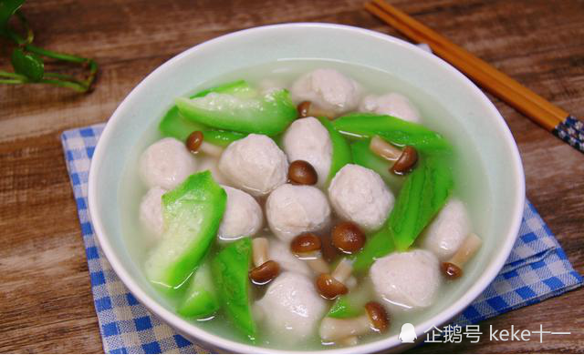 肉质不柴，少油又健康，新型鸡胸肉搭配丝瓜菌菇汤