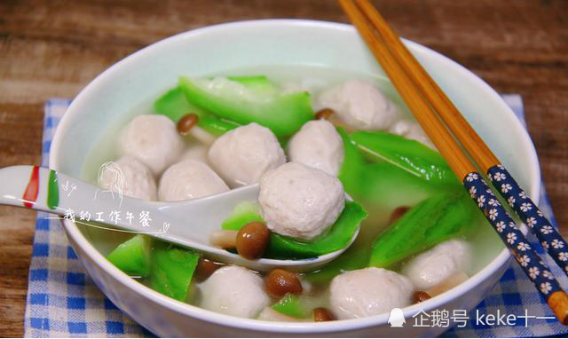 肉质不柴，少油又健康，新型鸡胸肉搭配丝瓜菌菇汤