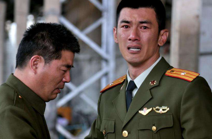 他曾是明星保镖,落魄时妻子嫁给他,如今被称为荧幕"特种兵王"