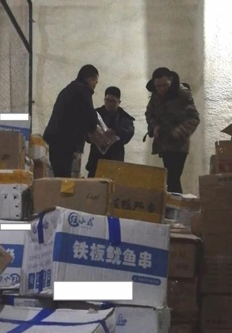 过期食品上饭桌，央视曝光：生产日期随意改，过期秒变“新鲜货”