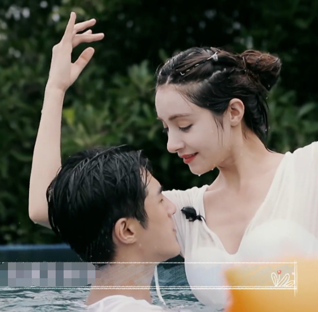 姜潮麦迪娜带妈妈去游泳,当婆媳俩换上泳衣出来,都羡慕姜潮了