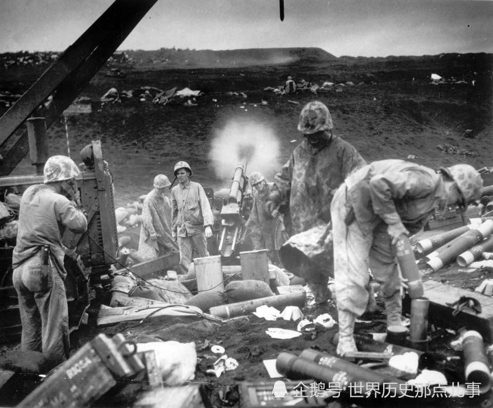 惨烈1945年硫磺岛战役老照片美国炮兵重炮轰击日军士兵冒死排雷