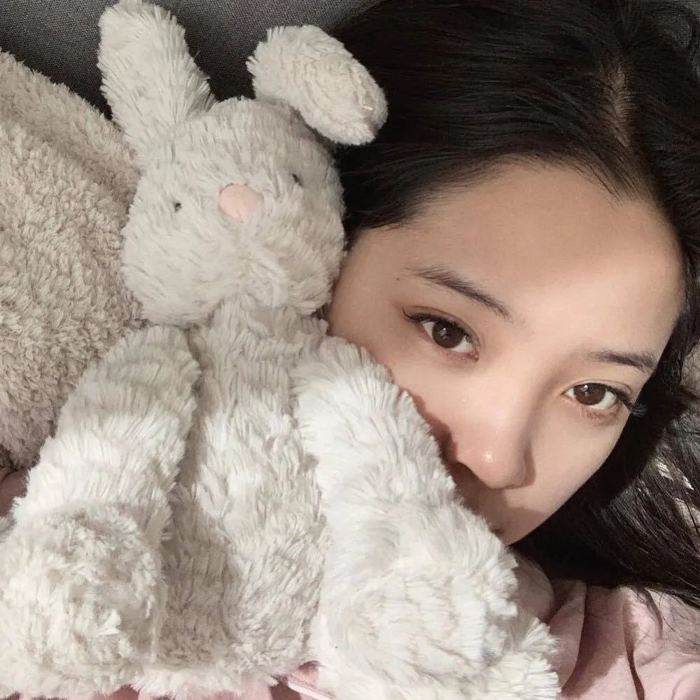 那些又纯又欲的奶猫系女生，都是怎么“装”出来的？