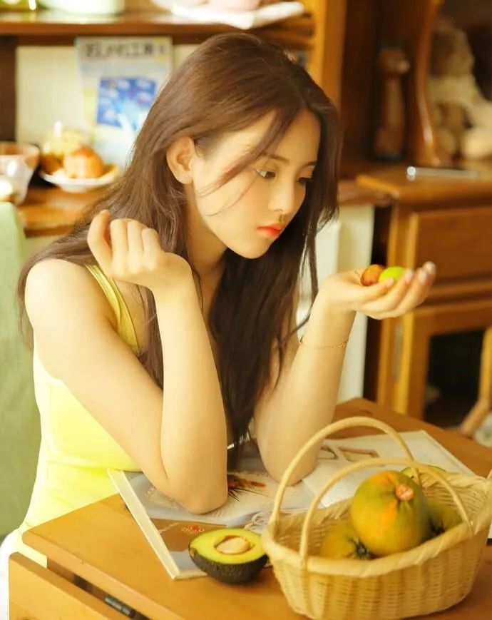 那些又纯又欲的奶猫系女生，都是怎么“装”出来的？