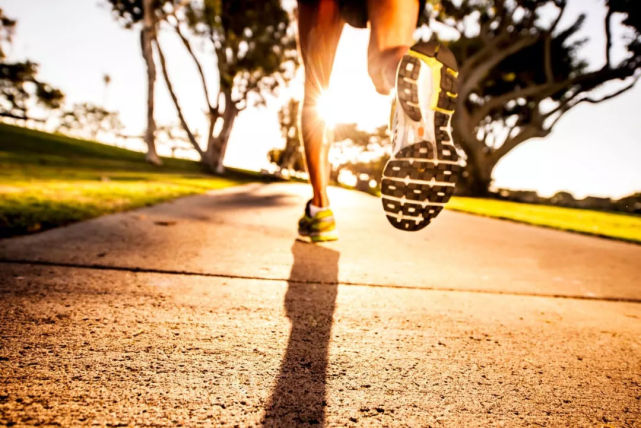 锻炼身体是早上跑步好还是晚上跑步好?