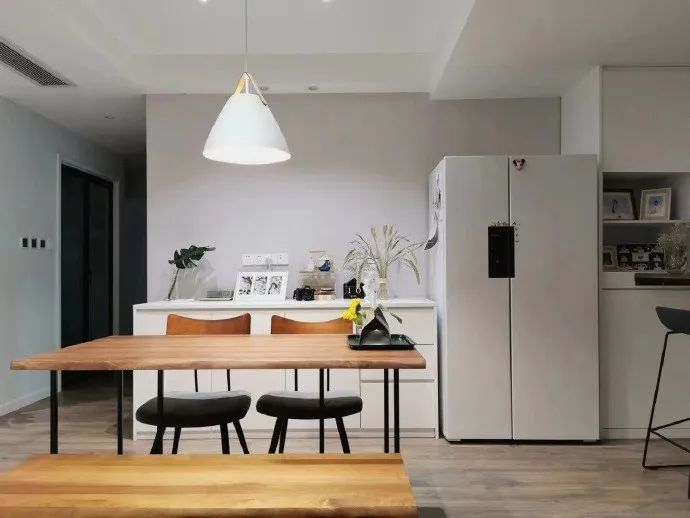 家用冰箱放在屋里哪个位置最好呢?听一听设计师给的建议你就懂啦!