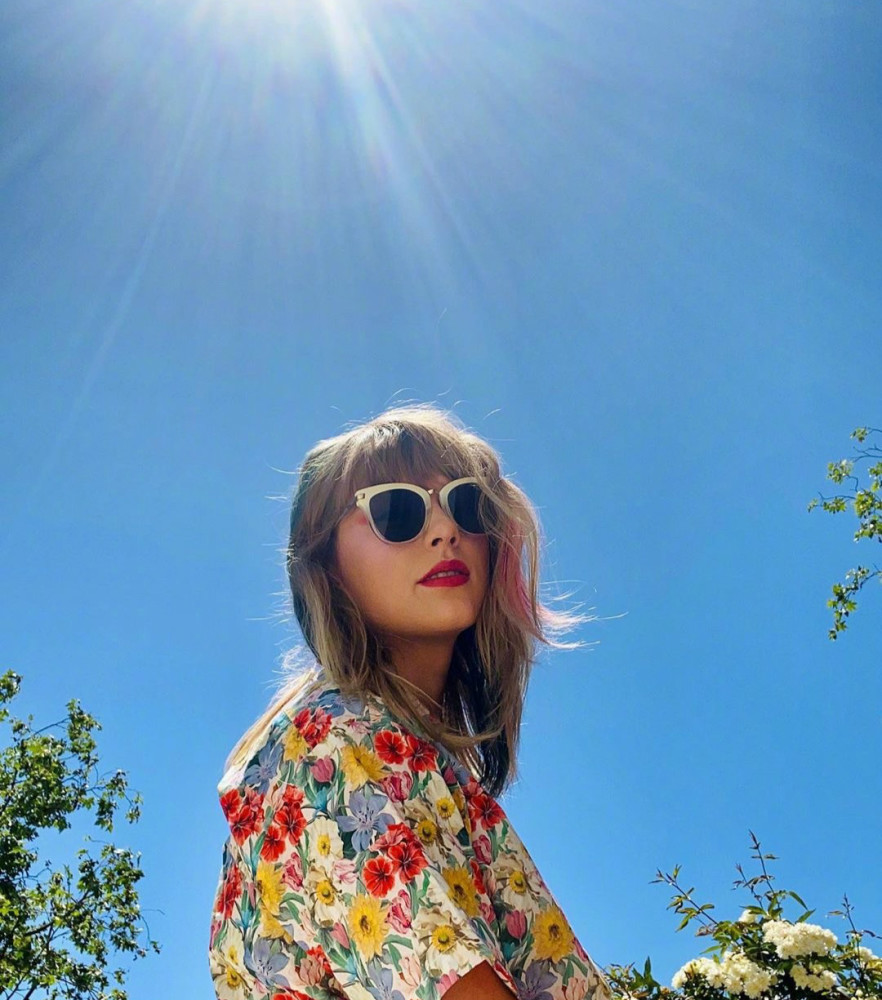 霉霉taylor swift新专辑《folklore》上线,包含16首歌曲.