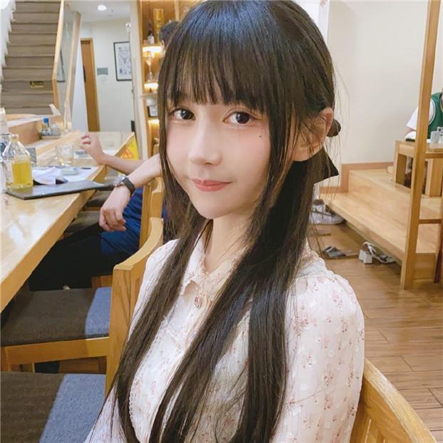 萝莉 蔡萝莉怕掉粉强行装嫩，而她才是真“不老女神”。网友：差距明显-腾讯新闻