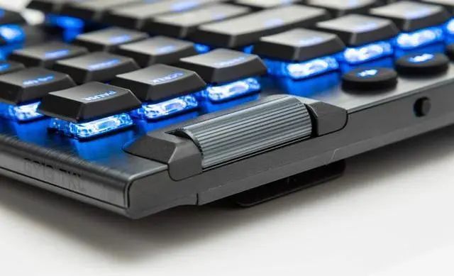 罗技g913tkl机械电竞键盘开箱实测,兼具快速反应与畅快敲击感_腾讯