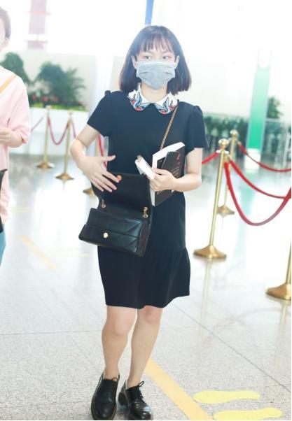 文淇自带少女感，连衣裙上配“抢眼”娃娃领，气质清纯有魅力