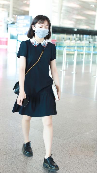 文淇自带少女感，连衣裙上配“抢眼”娃娃领，气质清纯有魅力