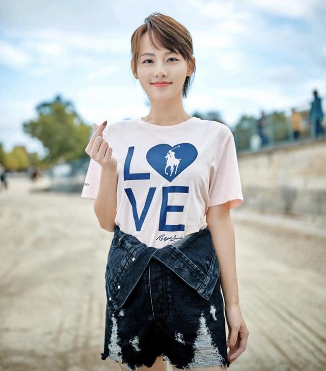 张嘉倪才是"短发尤物",穿细吊带连衣裙开高叉,身材比例太吸睛