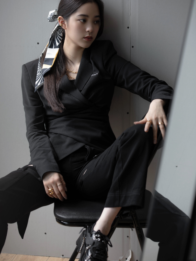 欧阳娜娜短发造型甜美可爱，乖巧模样很讨喜，难怪圈内人缘好
