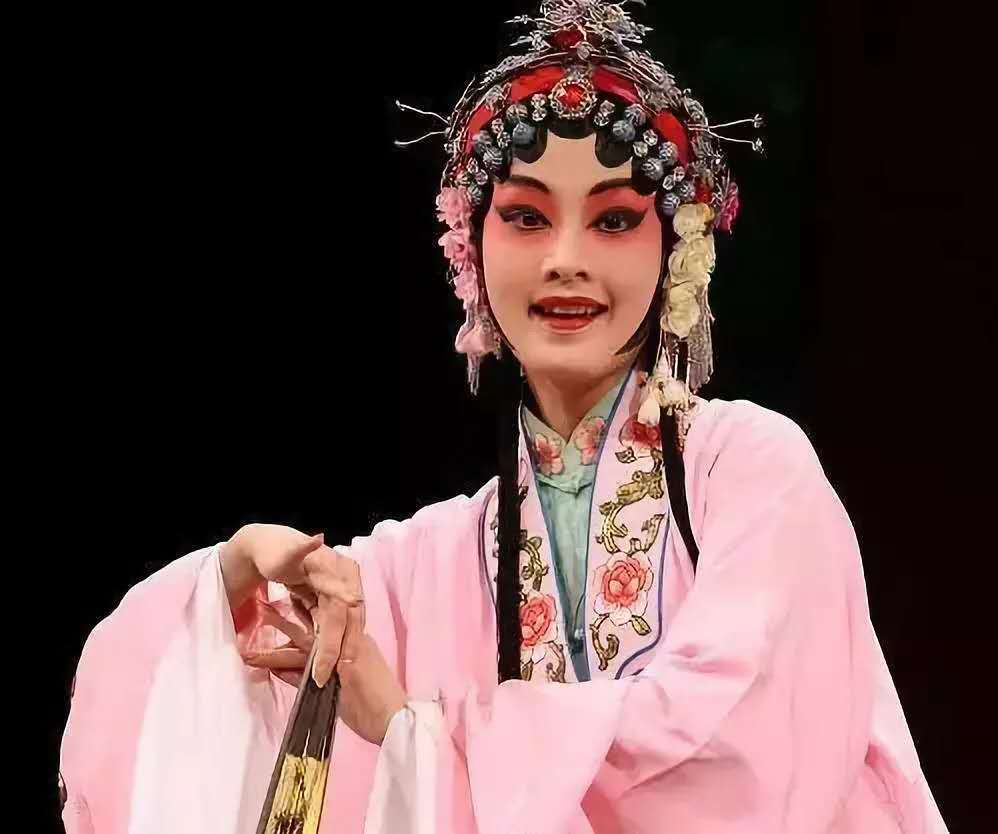虽然学习昆曲最开始是家人的要求, 但后来李沁逐渐喜欢上了昆曲, 在