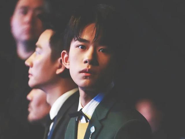 宝藏男孩易烊千玺:眉宇间一份坚定,怀揣勇气独闯天涯