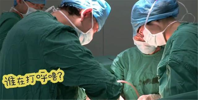 “心大”产妇逗乐医生，生娃全程淡定打呼噜，醒来后宝宝已经出生