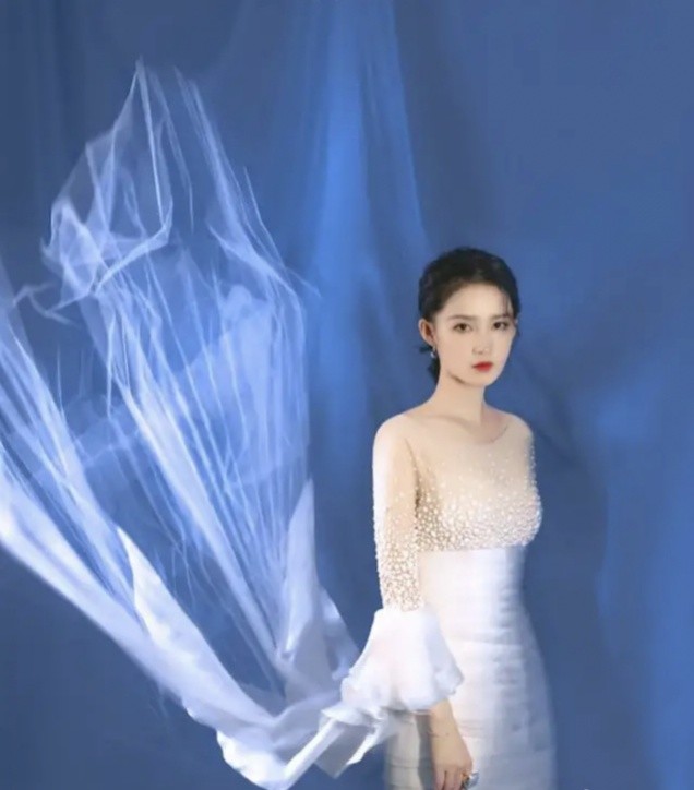 除去君身三尺雪,天下谁人配白衣～李沁为白衣而来,仙气飘飘