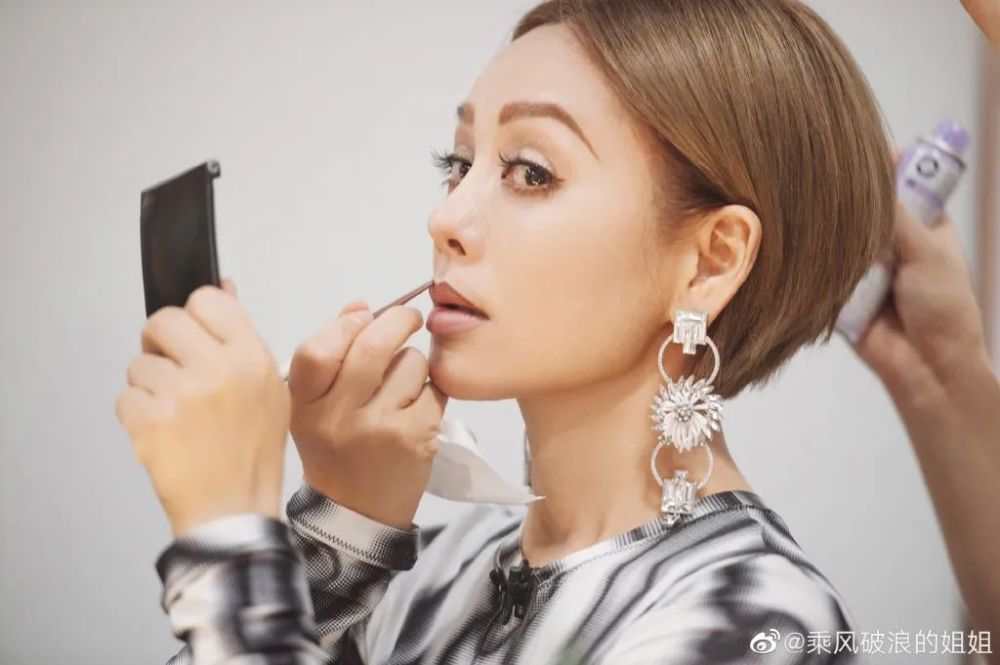 很我的妆，怎么就她敢画？
