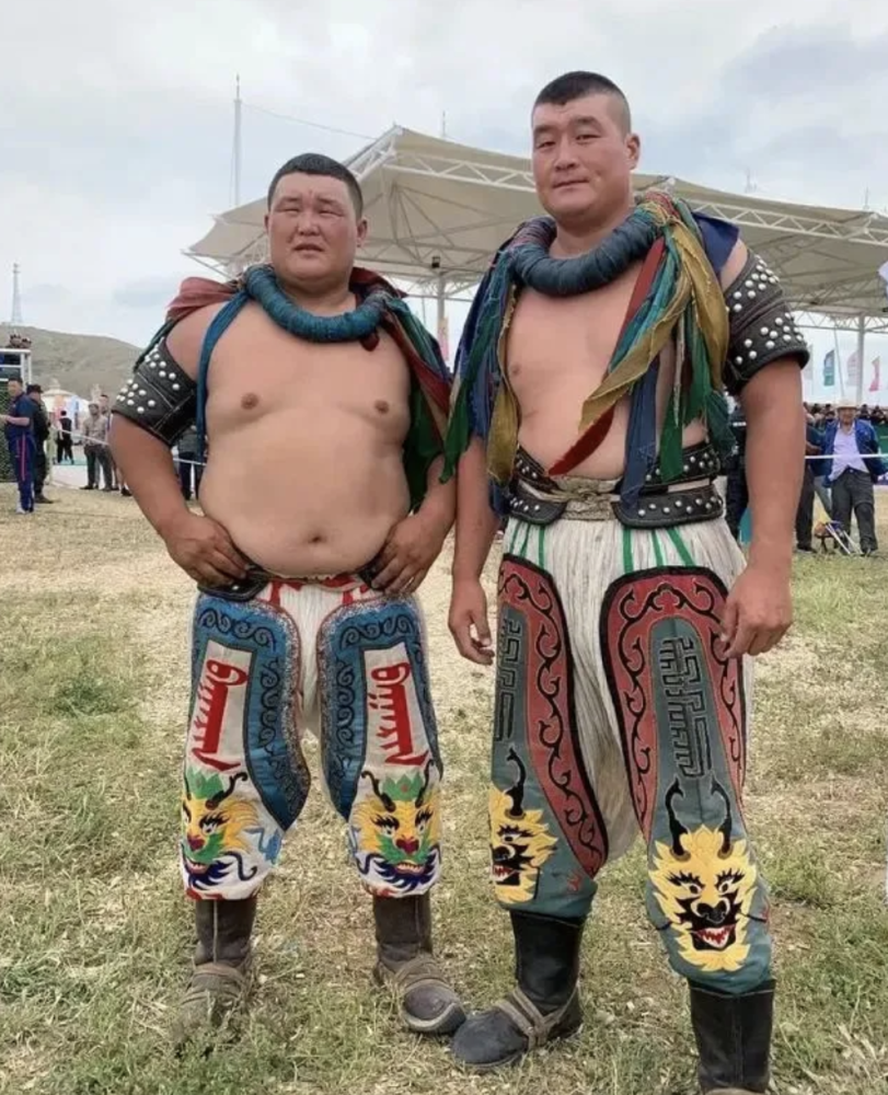 肌肉男在绝对的力量面前，原来一样也是不堪一击！