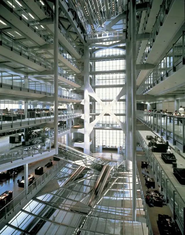 建筑史上革命性的高科技摩天大楼:香港汇丰银行大厦