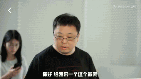 相信大家基本都见过罗永浩在电影中因为几杯星巴克的大小问题而狂扇