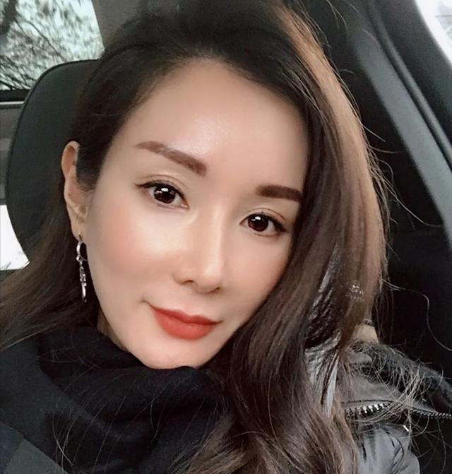 臧黎璐:与博纳总裁丈夫打江山,却被抛弃,离婚后与子女