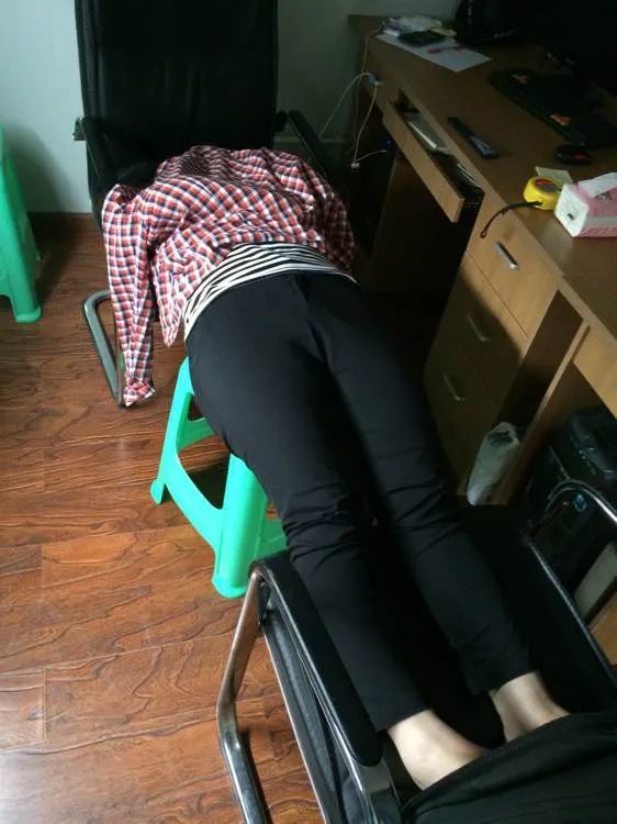 不做“特困生”！午睡怎么睡更健康？你的姿势正确吗？听听专家怎么说