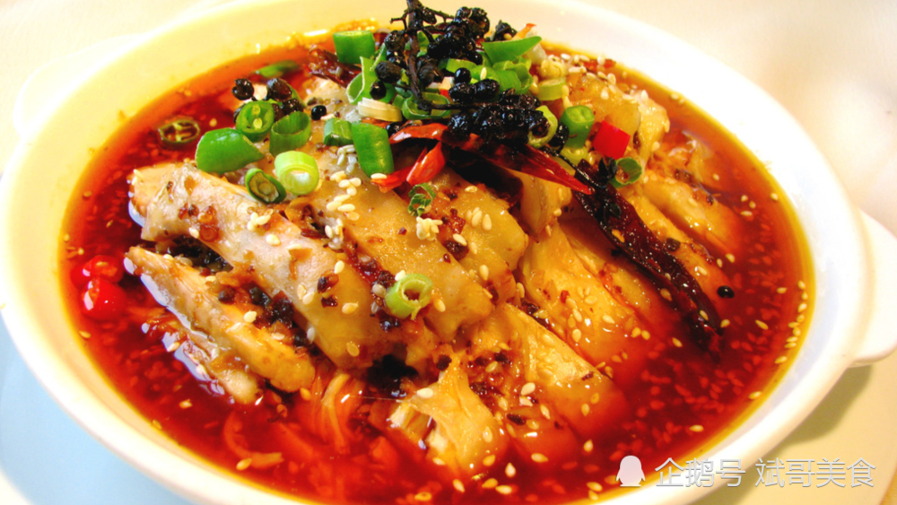 大厨教你川菜"口水鸡"详细家常做法,鸡肉鲜香嫩爽,收藏了