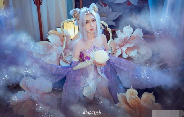 "月光之力,绽放璀璨的光辉",大二御姐cos"嫦娥",想做