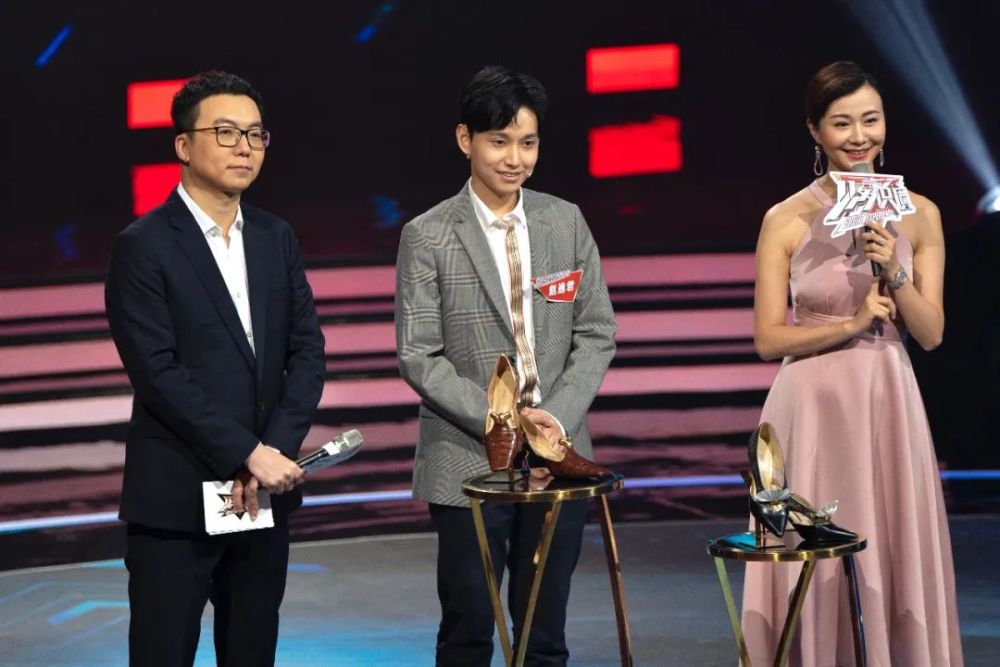 世界双截棍冠军现身《见多识广》,重现李小龙经典动作