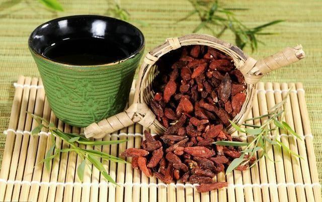 老中医传授一套养肝秘方，3味药的小方子，给“肝换换血”