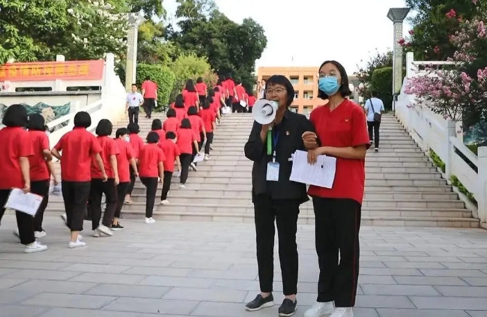 省全国第一所全免费女子高中——云南丽江华坪女子高级中学的高考成绩