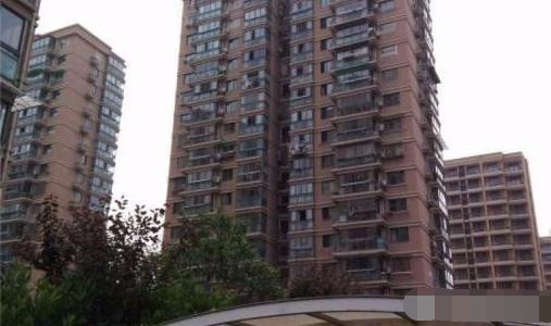 来女士所住小区房价会受多大的影响？