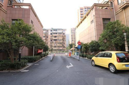 来女士所住小区房价会受多大的影响？